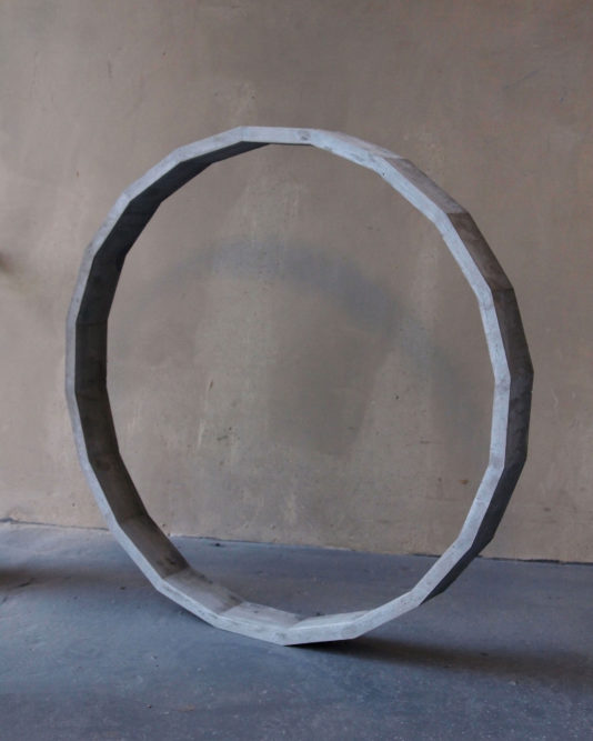 Scale64 x 64 x 5 cm | cast concrete | 2016