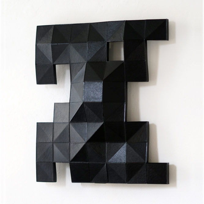 Compression II (Koltanowski vs.Duchamp, Paris, 1929)
49 x 43 x 9 cm | cast Jesmonite, shoe polish | 2019